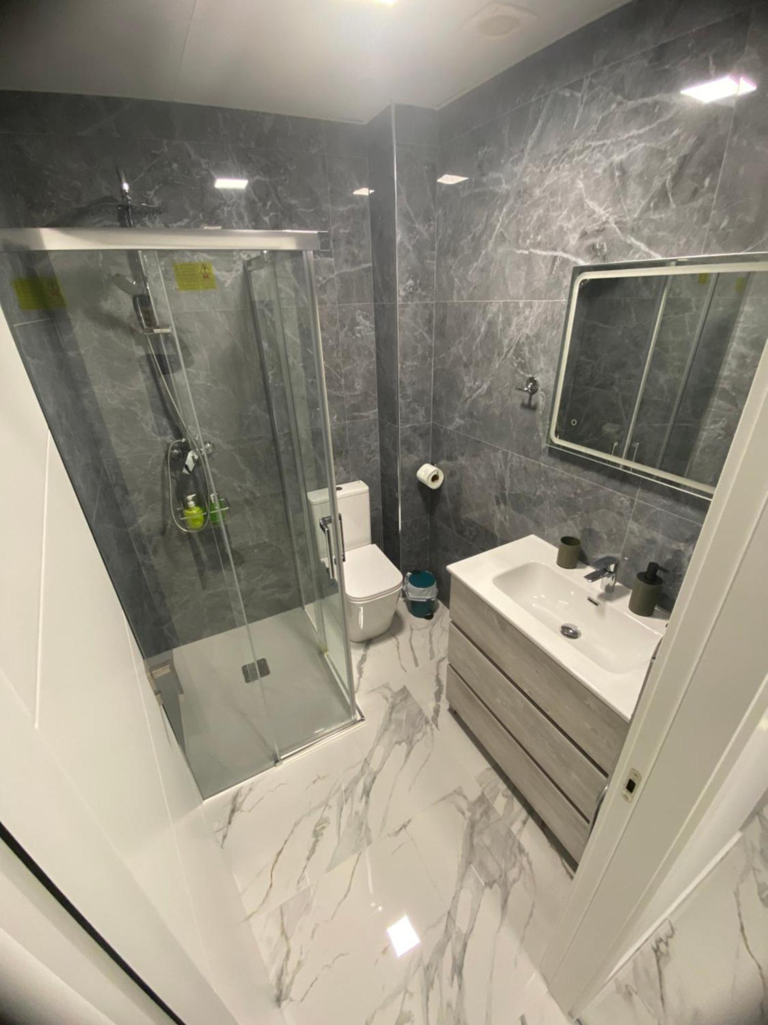 Apartamento A Estrenar 1a Linea Playa Y Piscina Calp